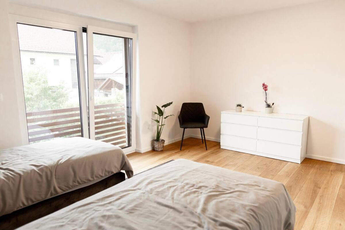 Aura Apartments Zirovnica Екстериор снимка