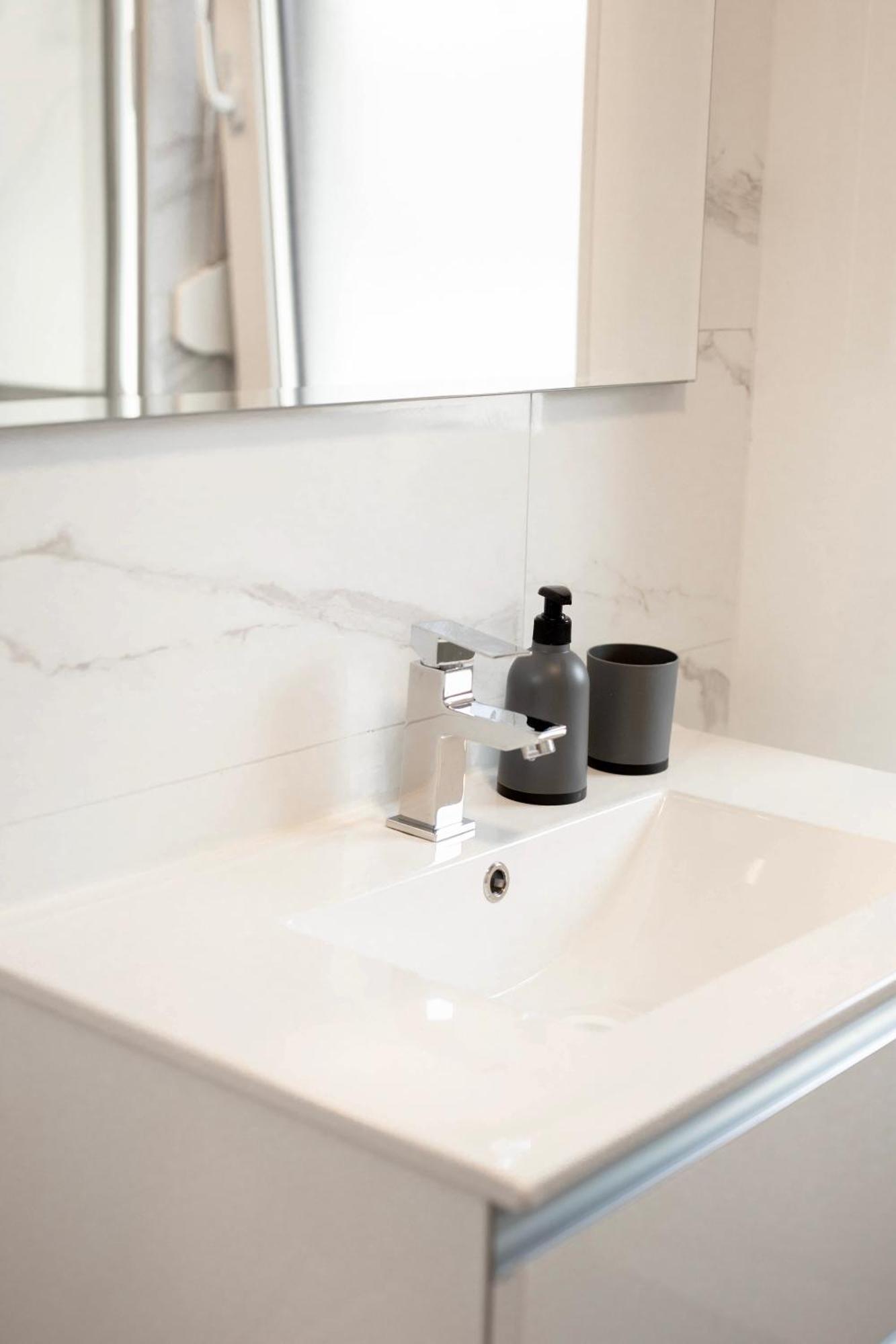 Aura Apartments Zirovnica Екстериор снимка