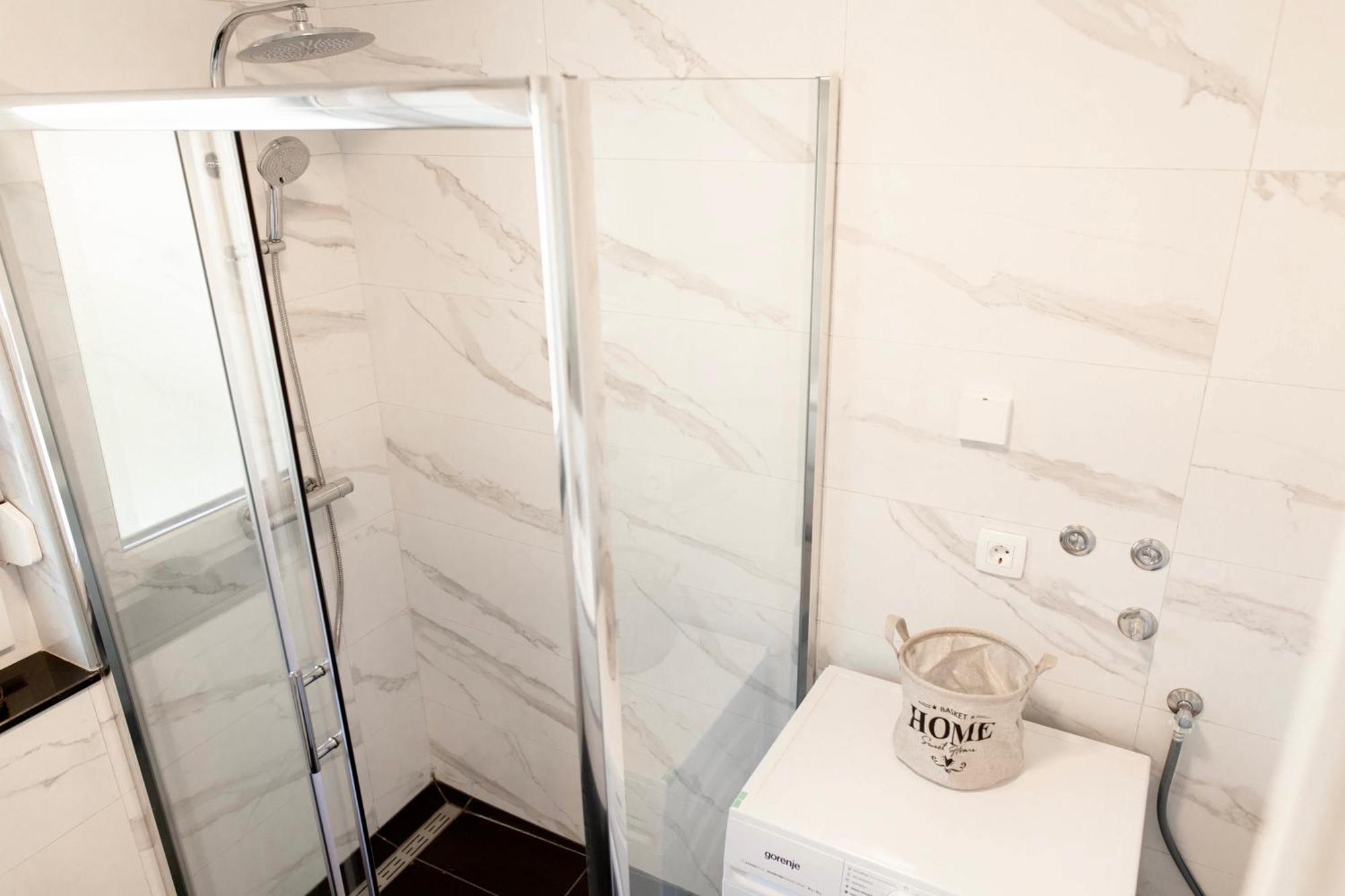 Aura Apartments Zirovnica Екстериор снимка