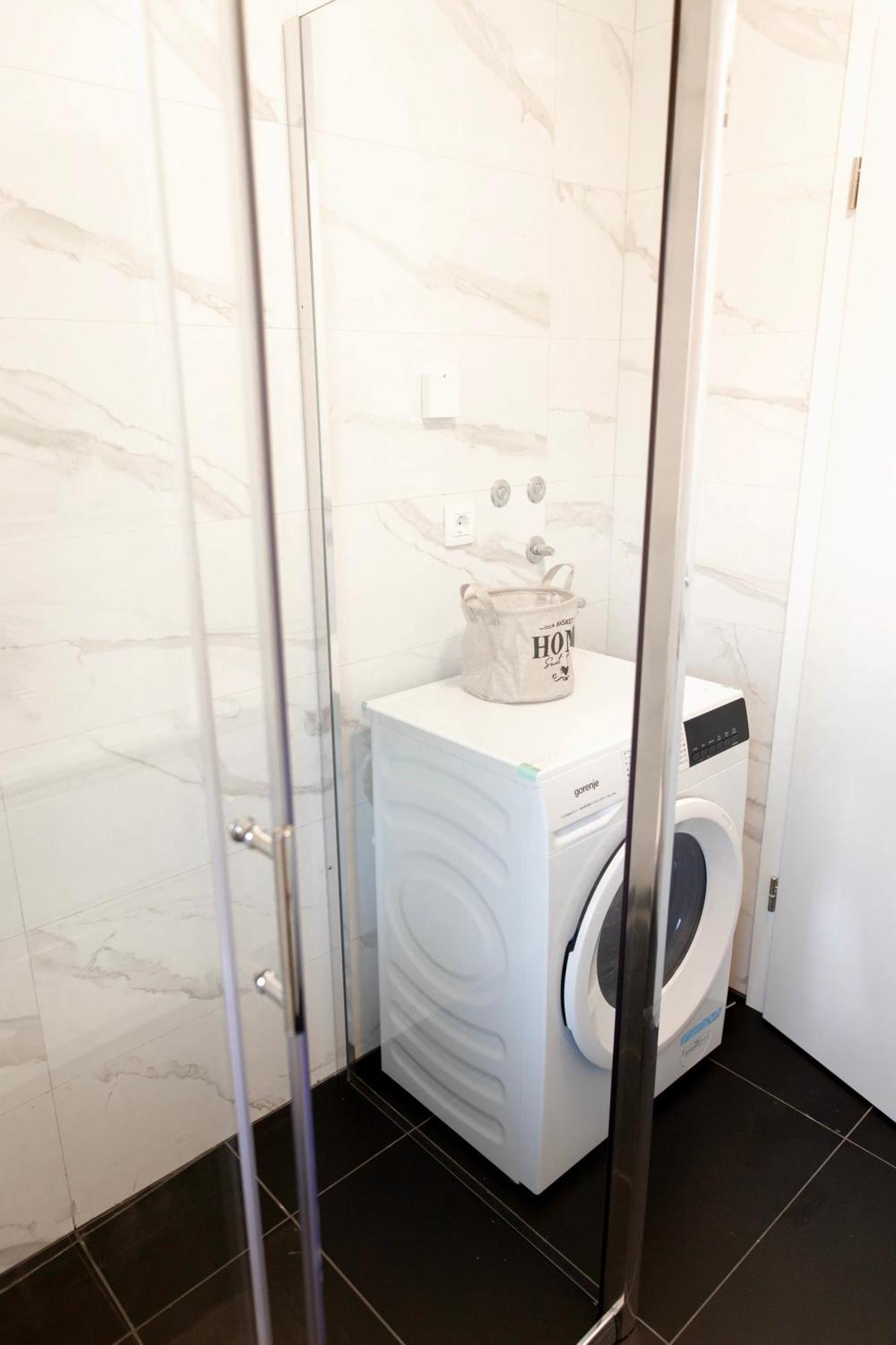Aura Apartments Zirovnica Екстериор снимка