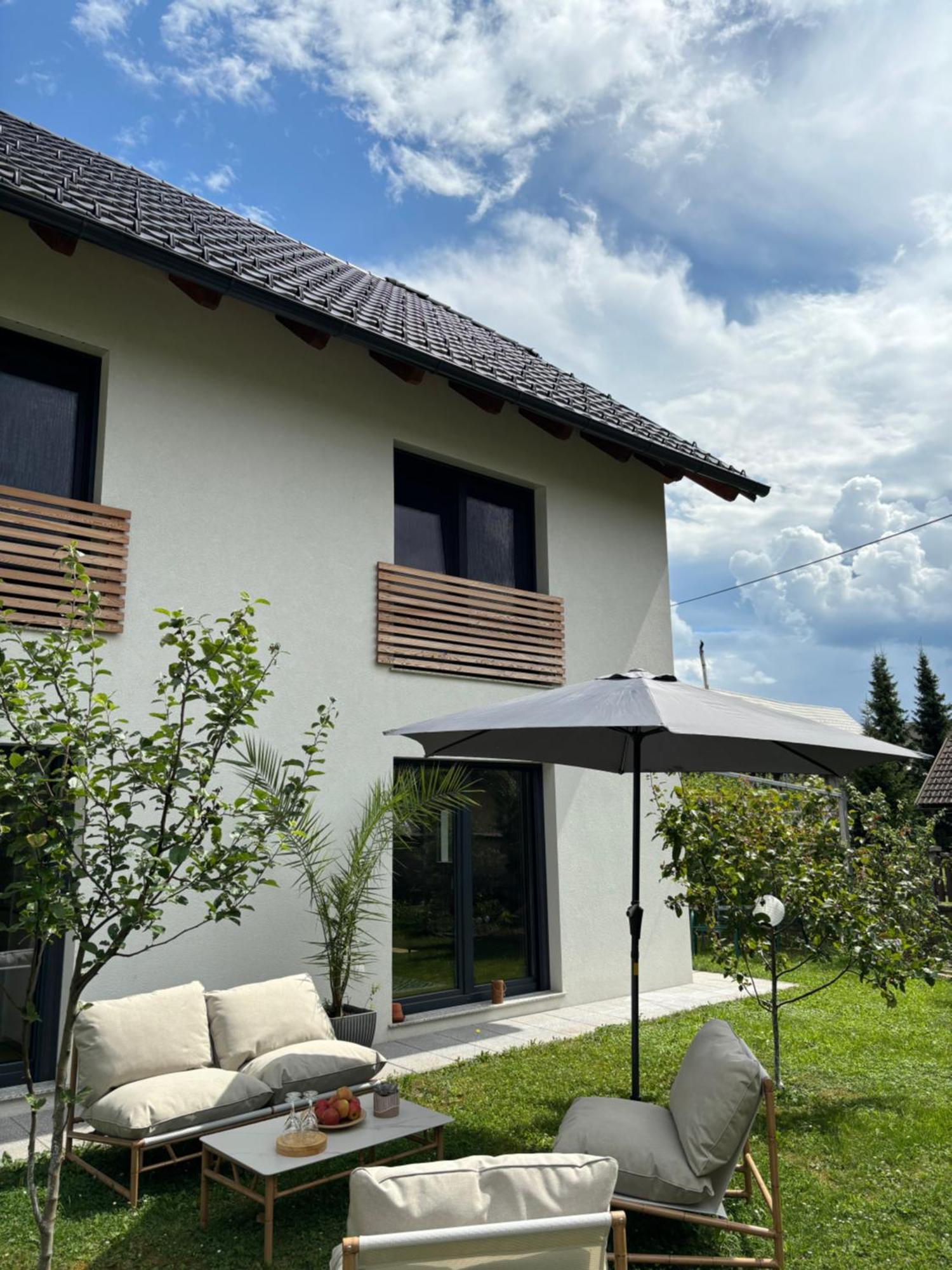 Aura Apartments Zirovnica Екстериор снимка