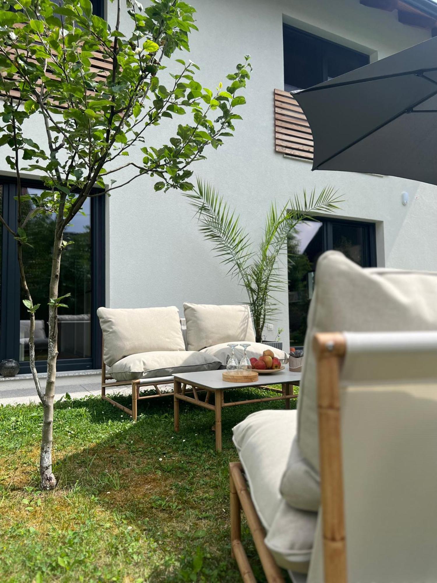 Aura Apartments Zirovnica Екстериор снимка
