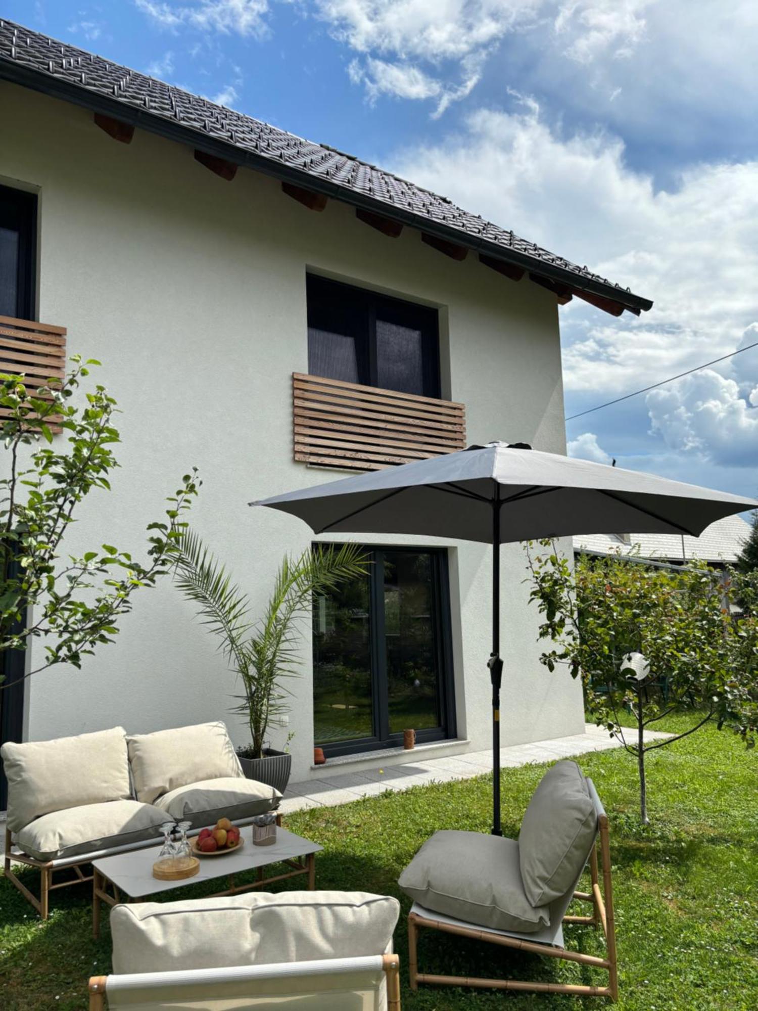 Aura Apartments Zirovnica Екстериор снимка