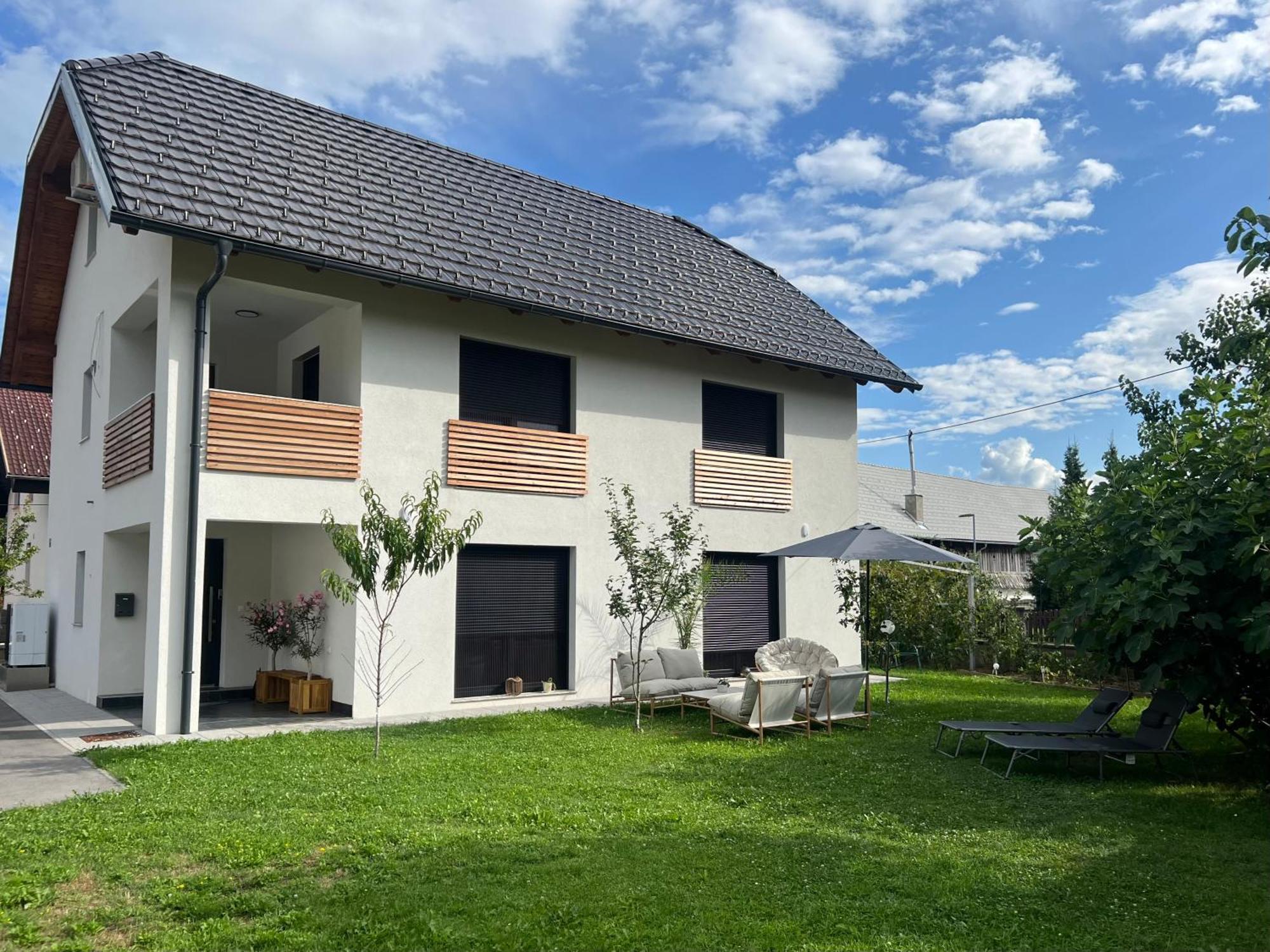 Aura Apartments Zirovnica Екстериор снимка