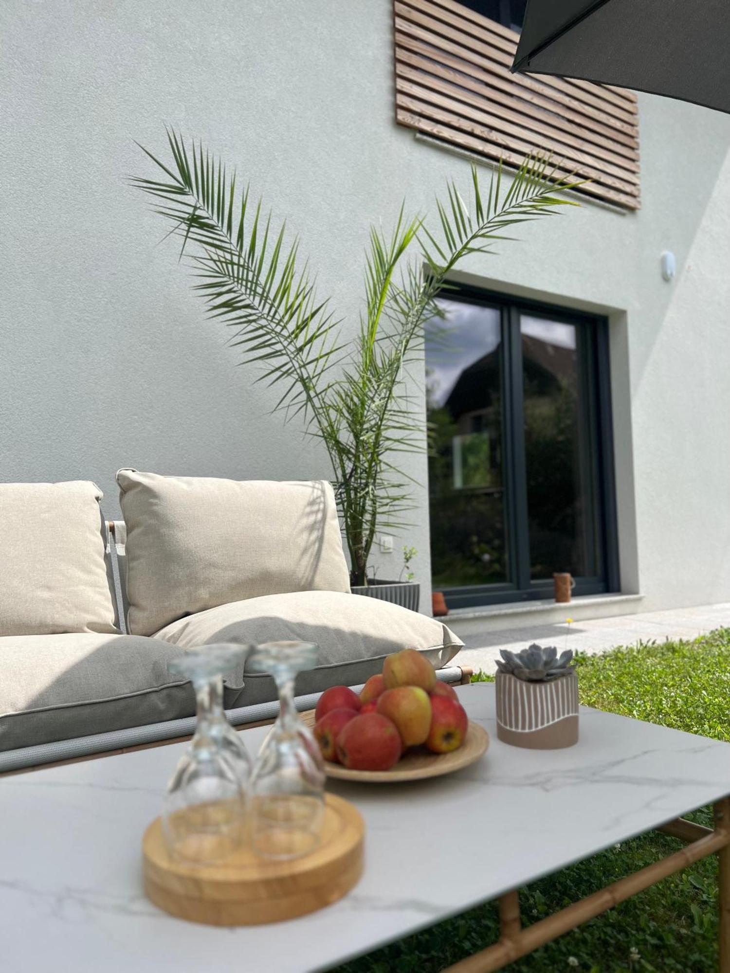 Aura Apartments Zirovnica Екстериор снимка