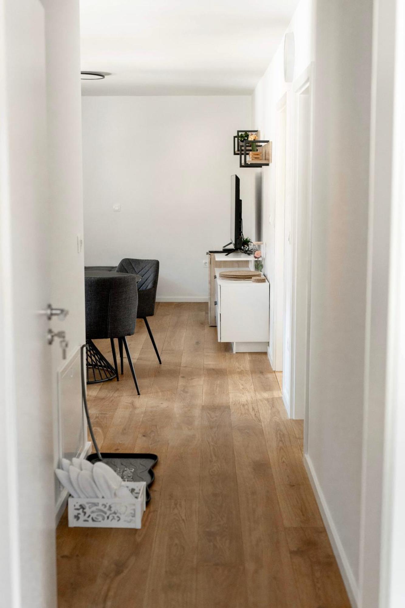Aura Apartments Zirovnica Екстериор снимка