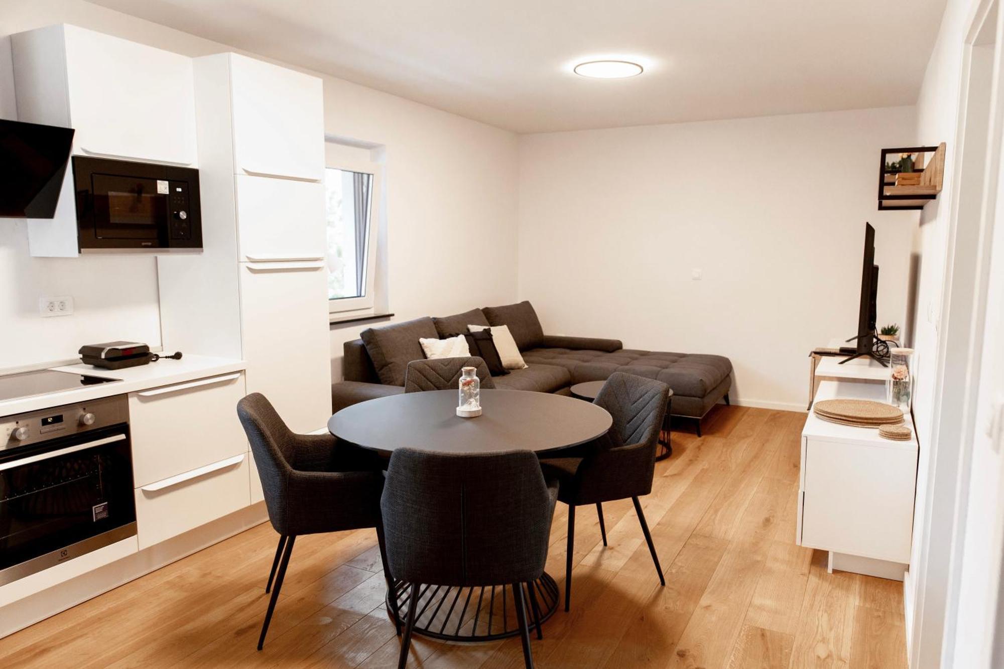 Aura Apartments Zirovnica Екстериор снимка