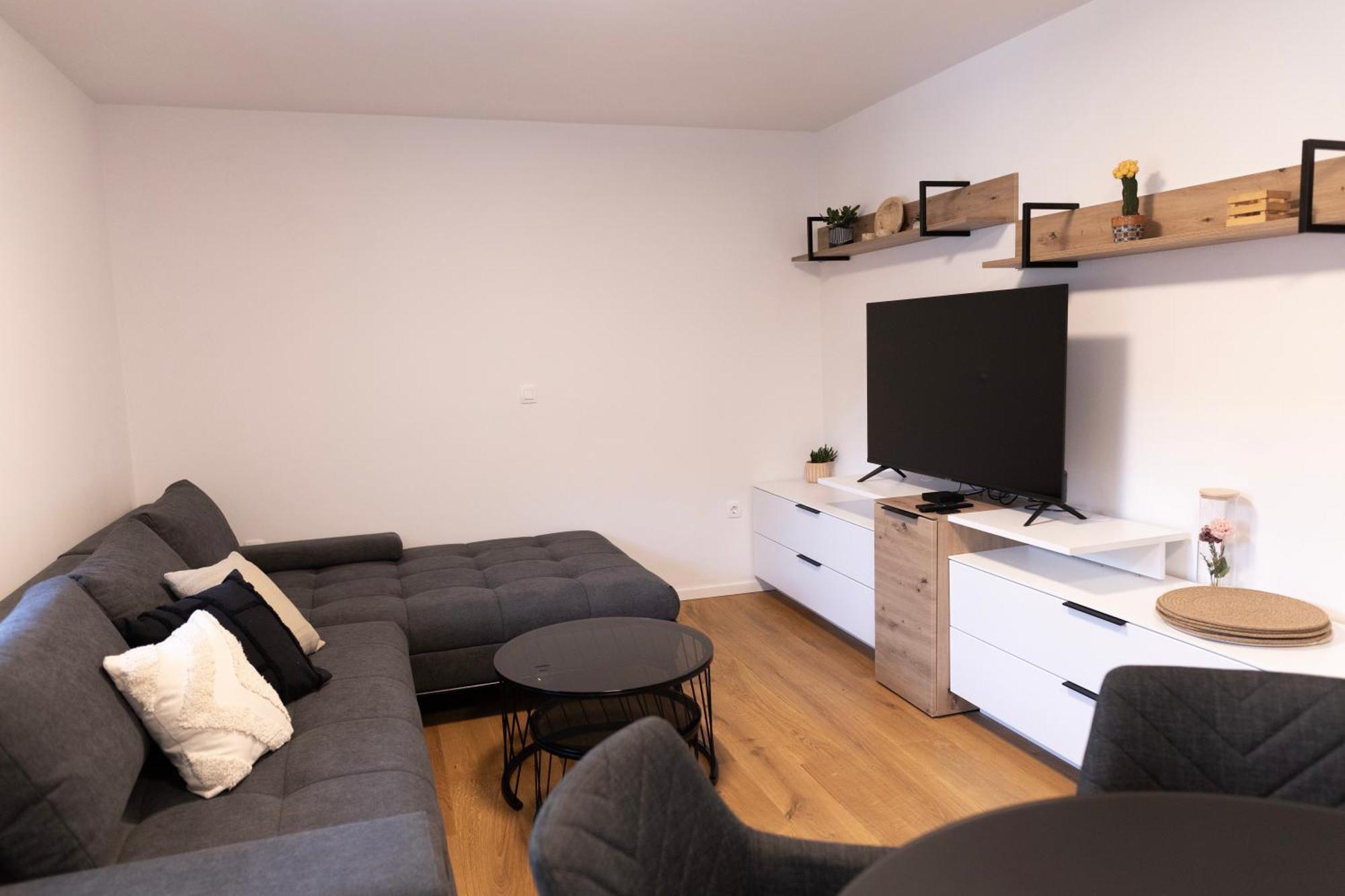 Aura Apartments Zirovnica Екстериор снимка