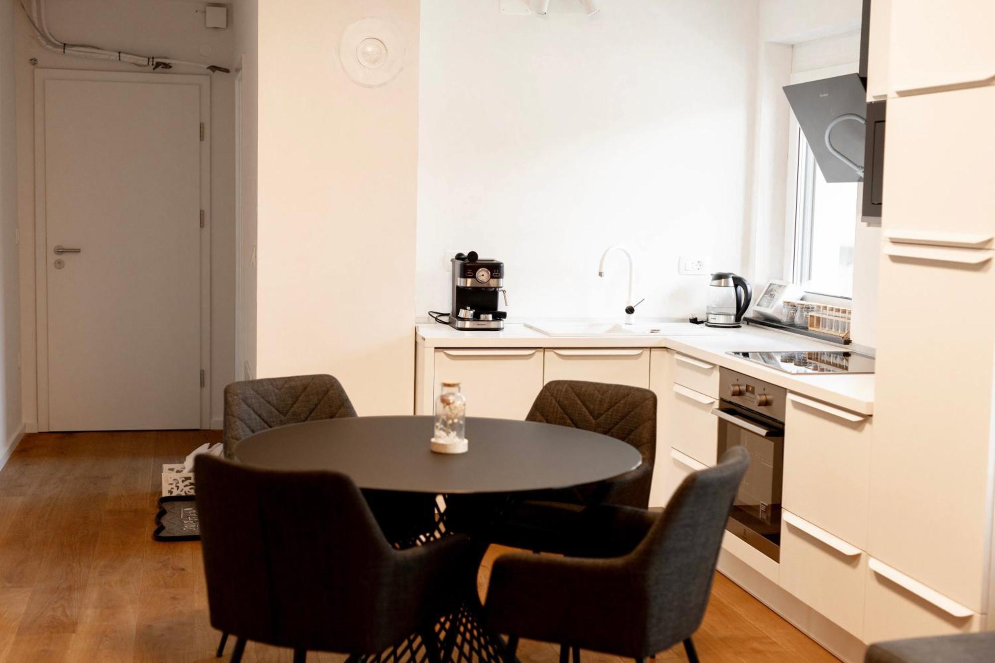 Aura Apartments Zirovnica Екстериор снимка
