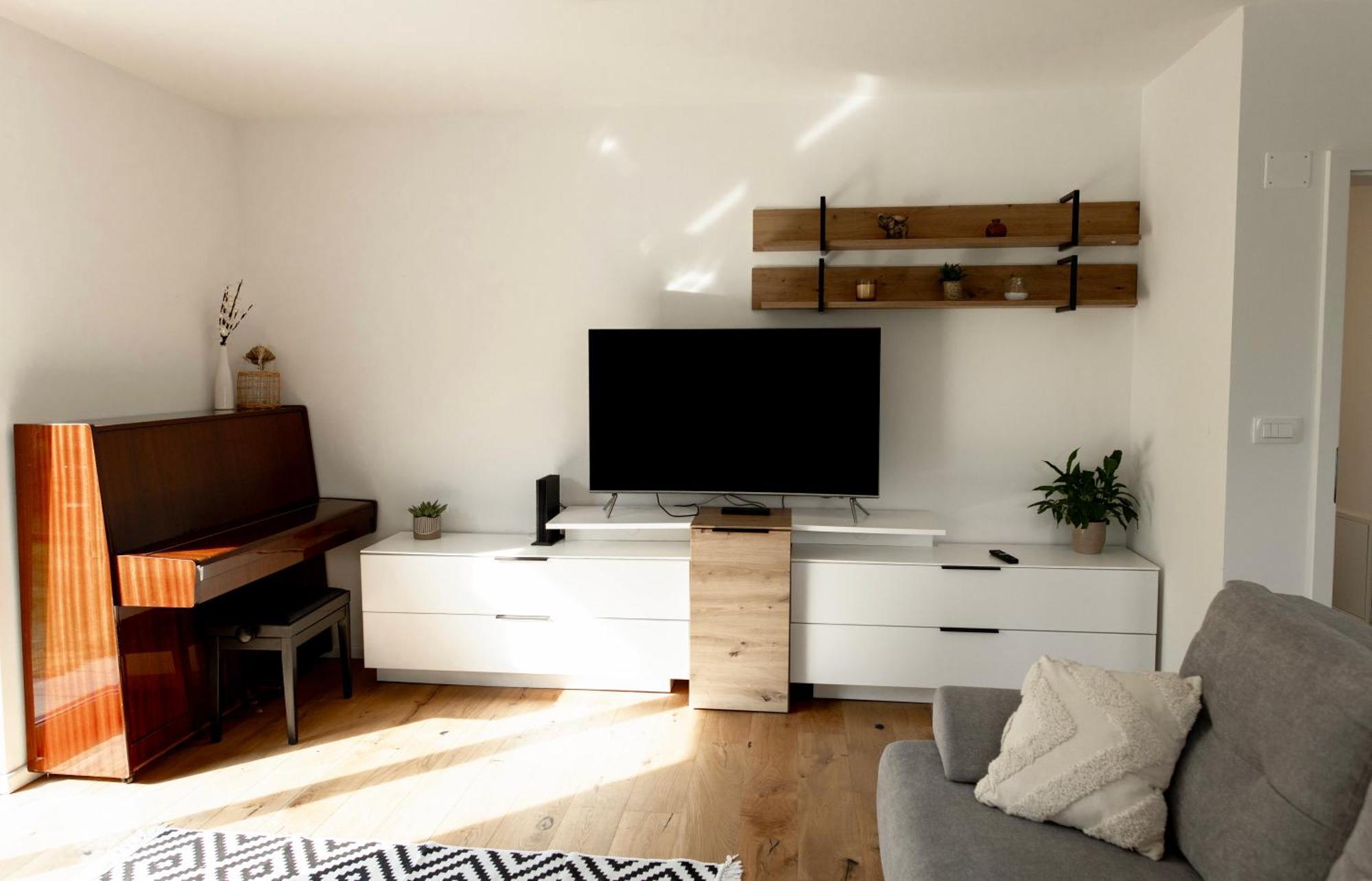 Aura Apartments Zirovnica Екстериор снимка