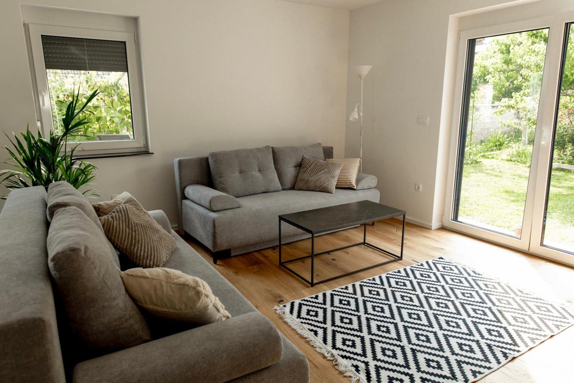 Aura Apartments Zirovnica Екстериор снимка